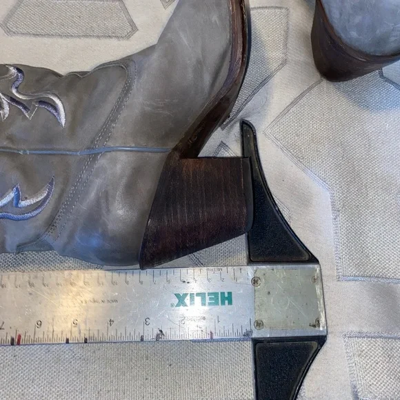 Cuadra Gray Suede Studded and Embroidered Handmade Boots with 3in heel Sz 10 - Picture 4 of 8
